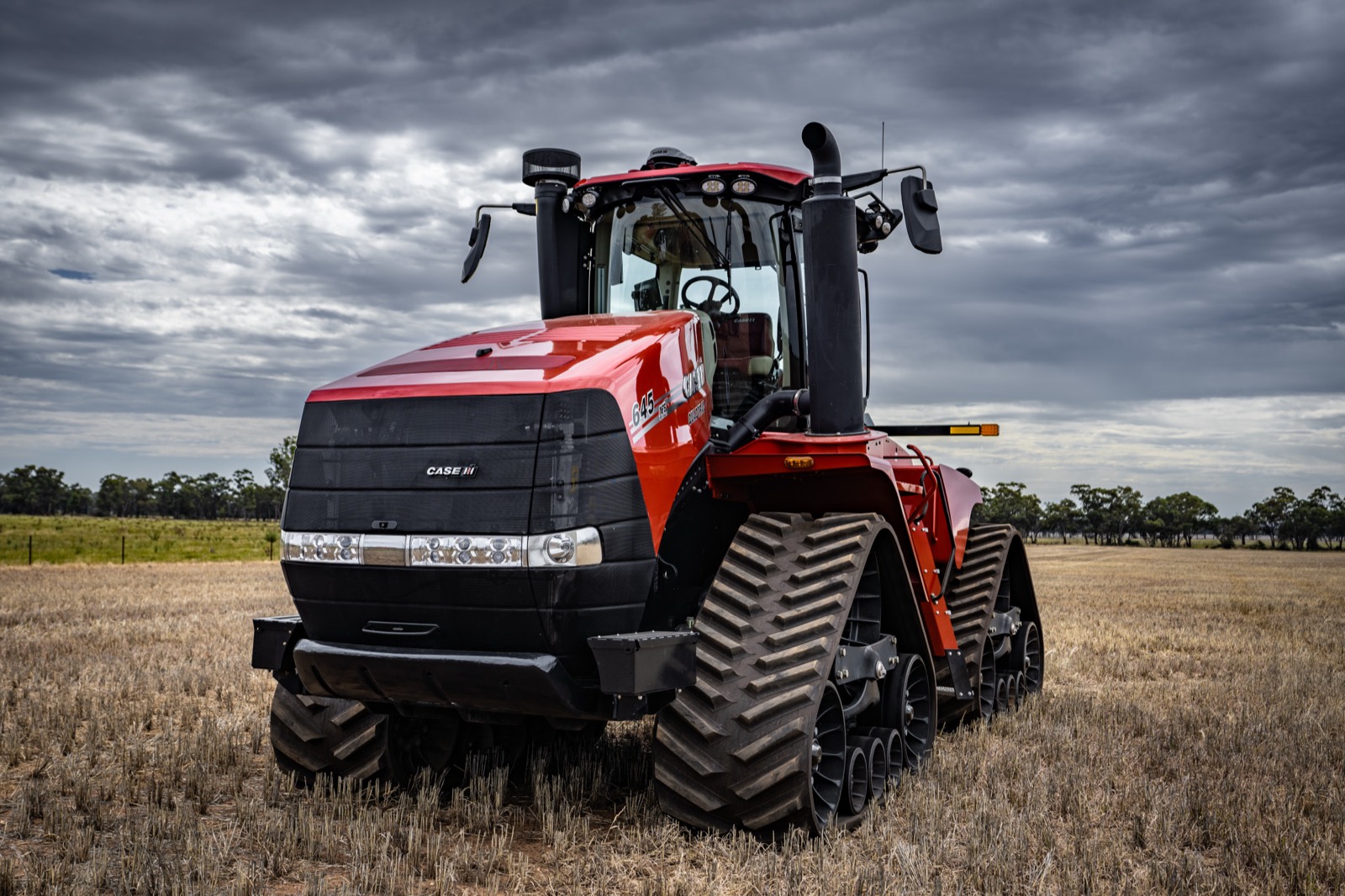 Case IH Steiger Quadtrac pulling a Speedtiller through dust