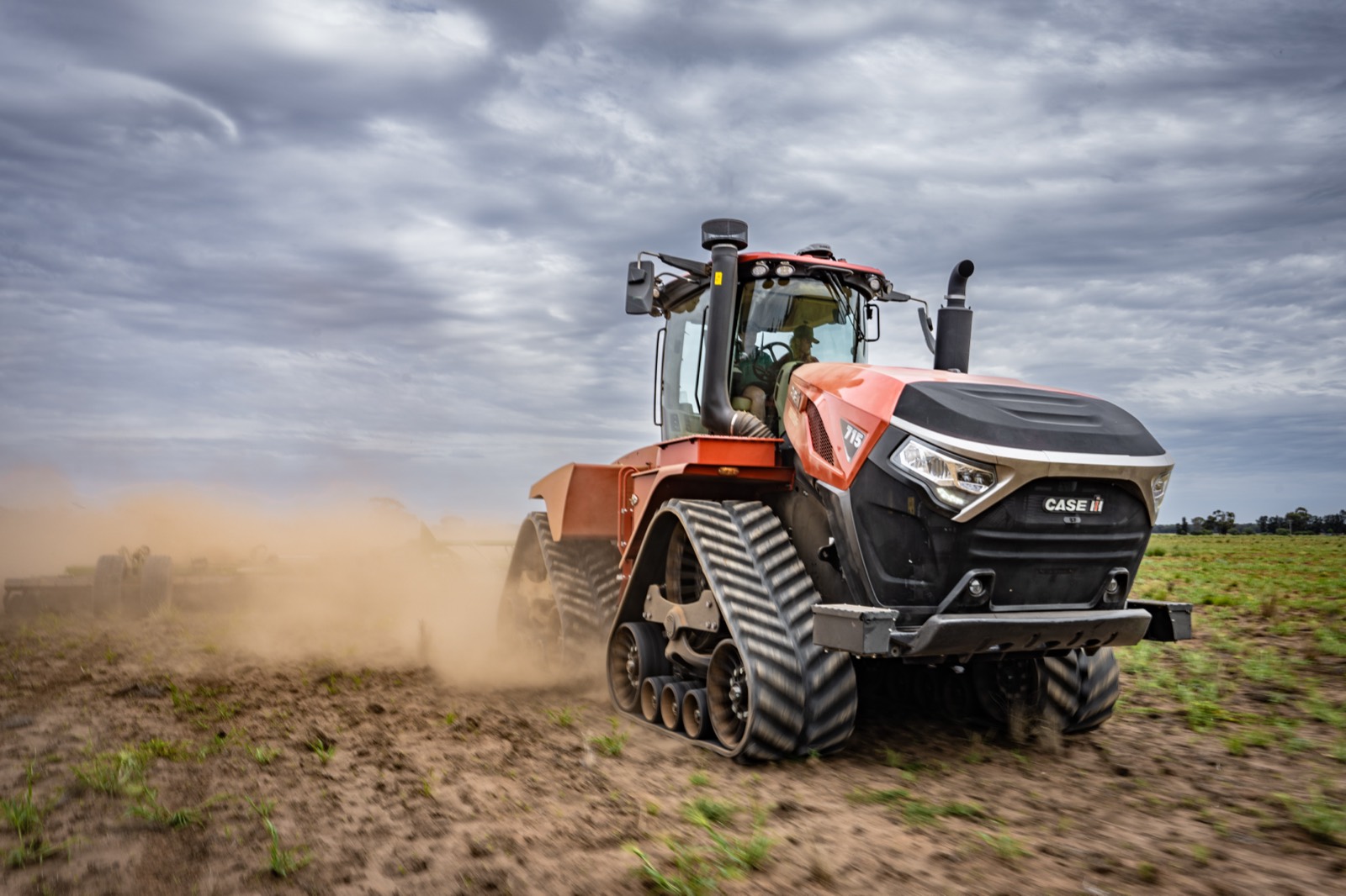 Case IH Steiger Quadtrac pulling a Speedtiller through dust